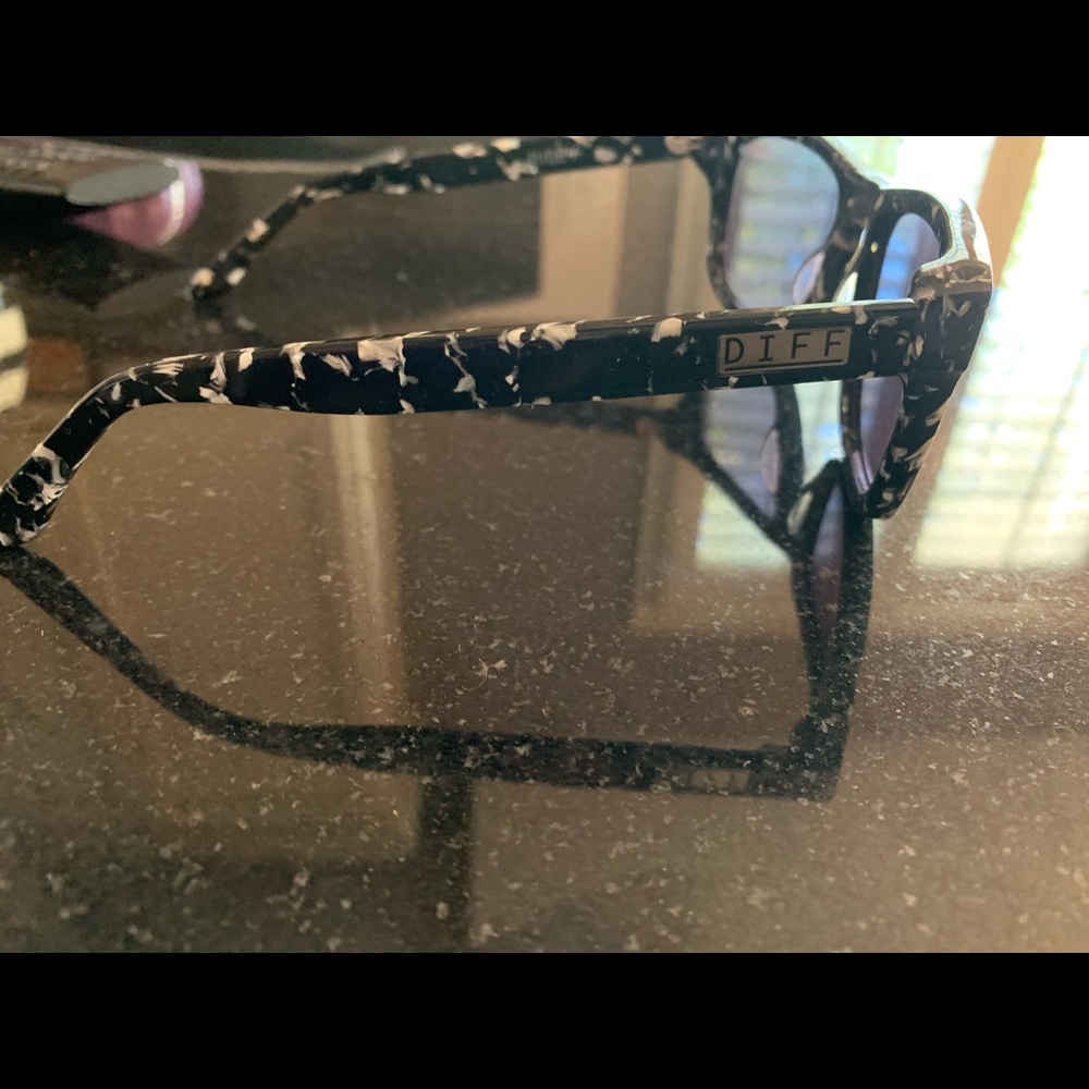 Diff Eyewear Sunglasses - image 1